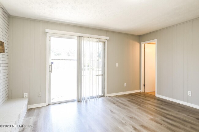 Building Photo - 2867 Holly Bay Rd