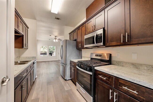Building Photo - 203 Glade Bridge Ln