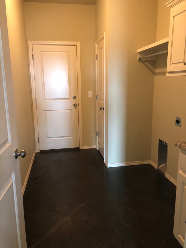 Building Photo - Located in HERITAGE HILLS !!! 2016 Built, ...