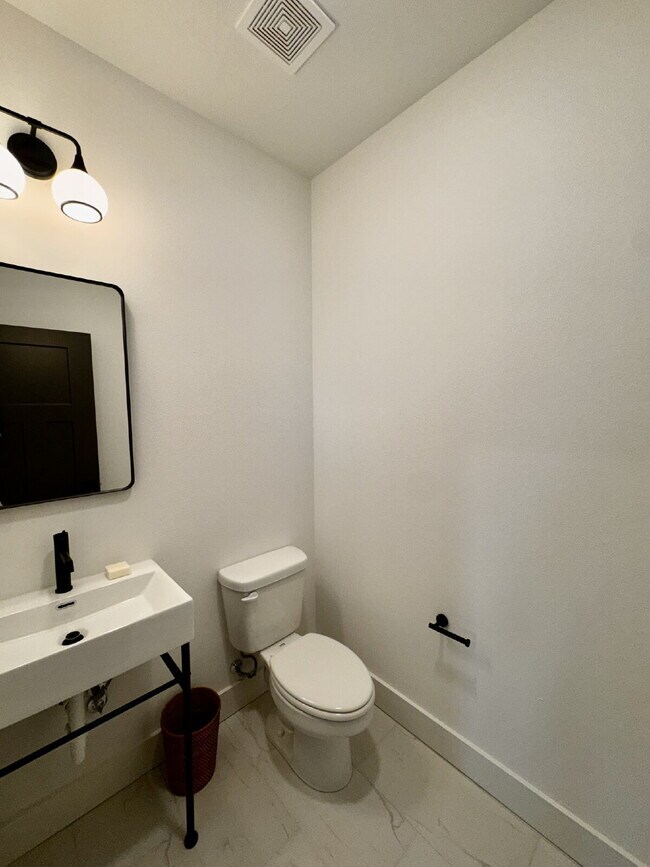 Building Photo - 8881 Williams Rd