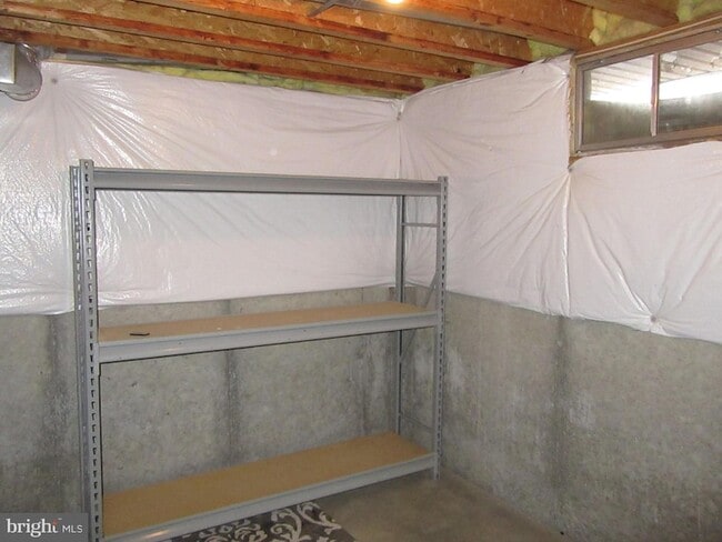 Building Photo - 136 Clear Creek Dr