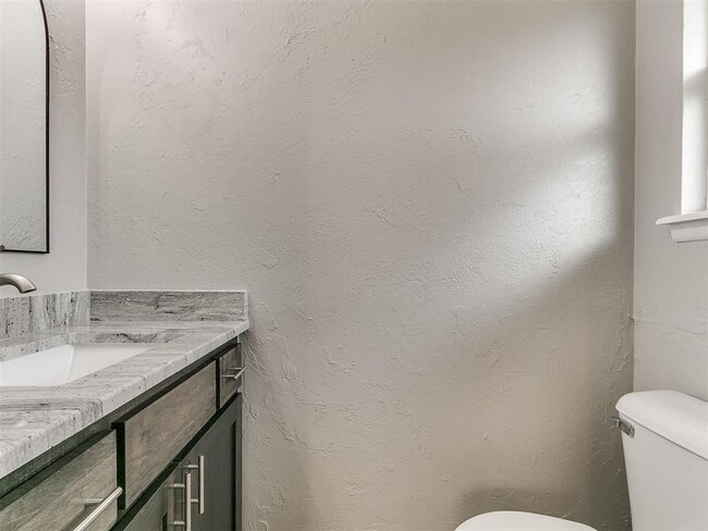 Building Photo - 202 Thompson Dr