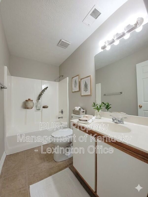 Building Photo - 166 Grinder Ct