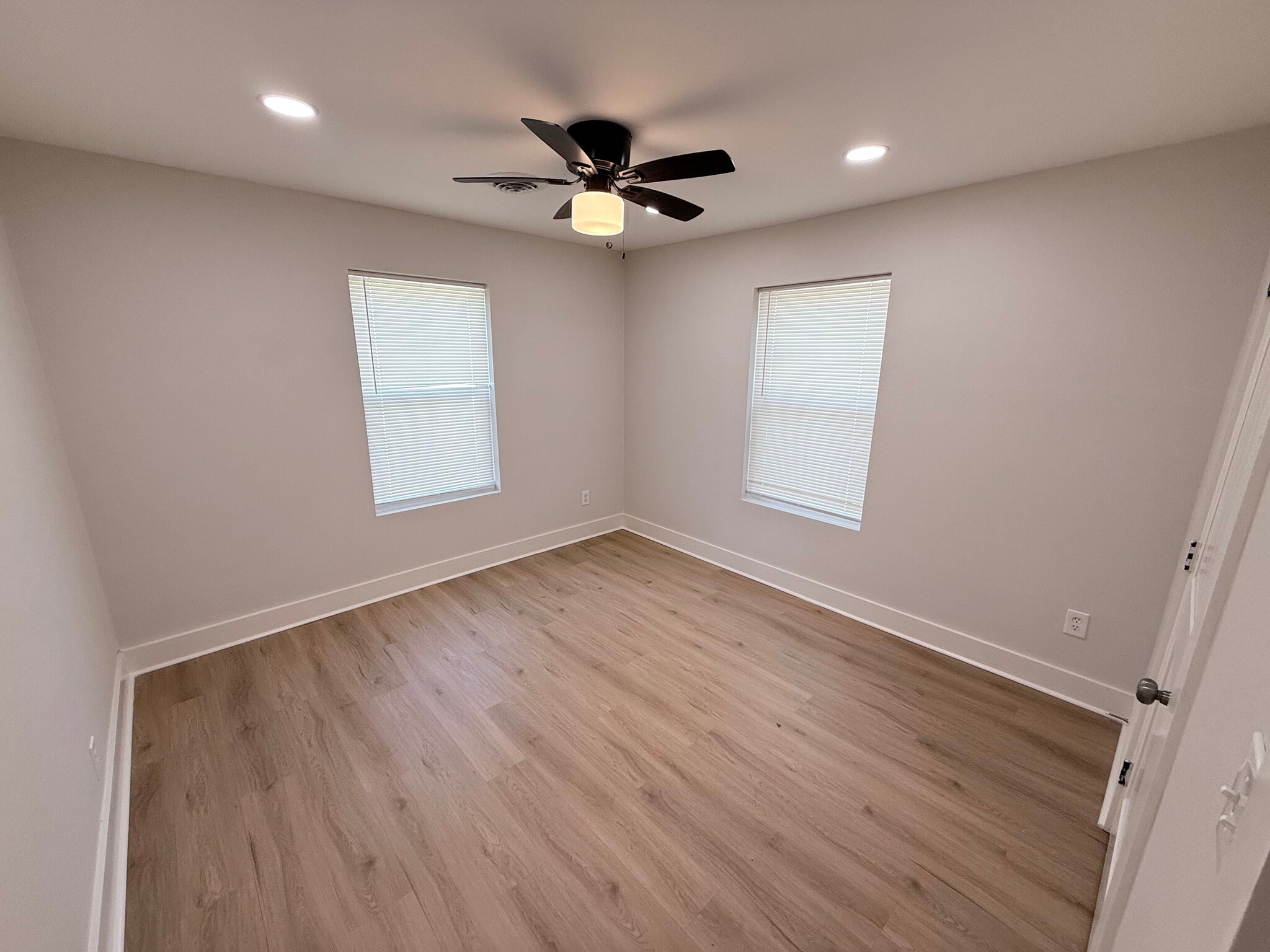 Building Photo - 414 12th St SE