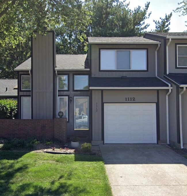 Building Photo - 1112 Woodgate Dr