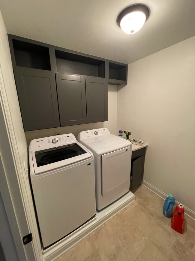 Laundry room, washer and dryer included - 5464 Everlook Cir