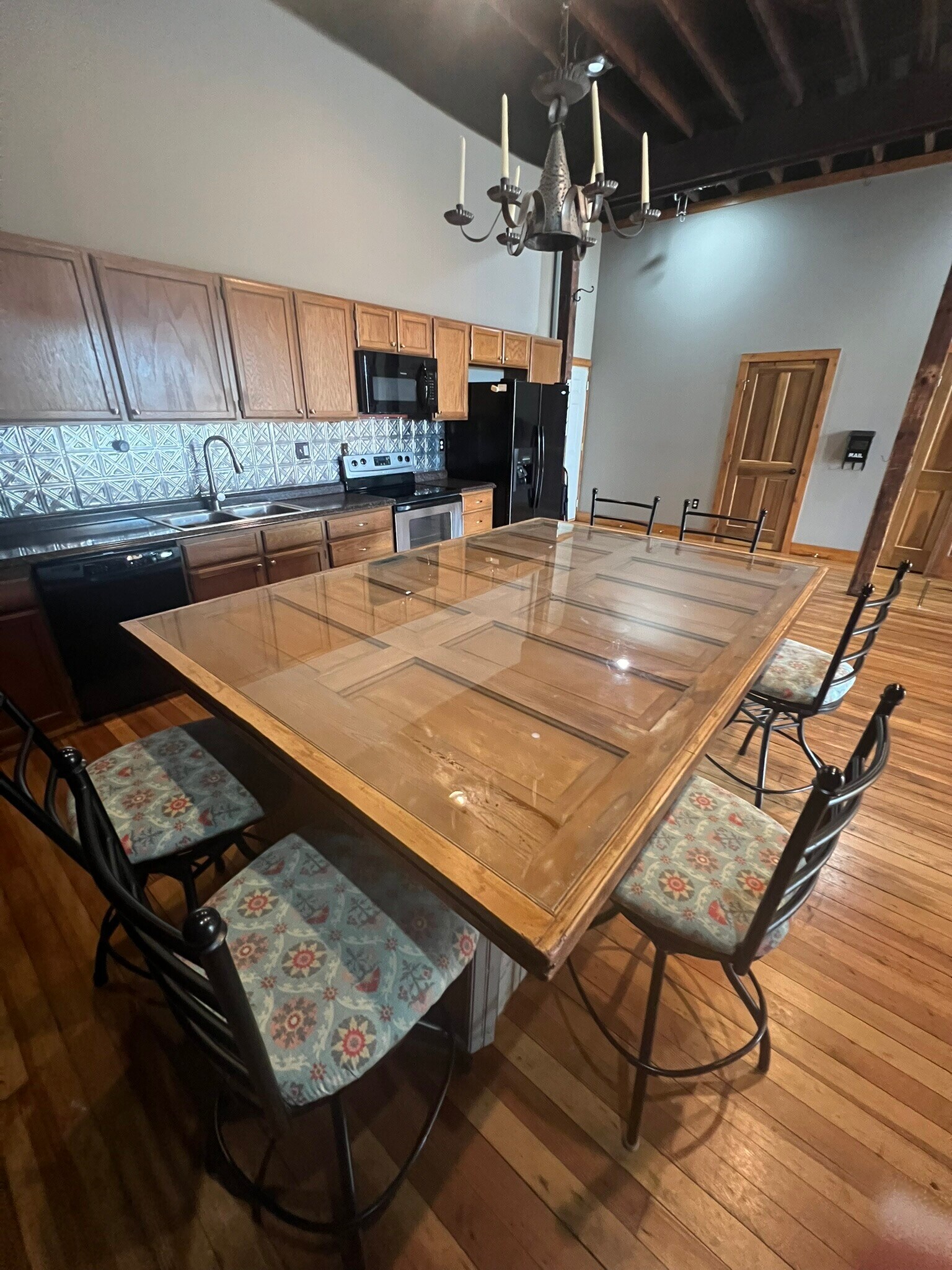 Kitchen Island - 921 Broad St