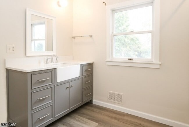 Building Photo - 24 Montague Pl