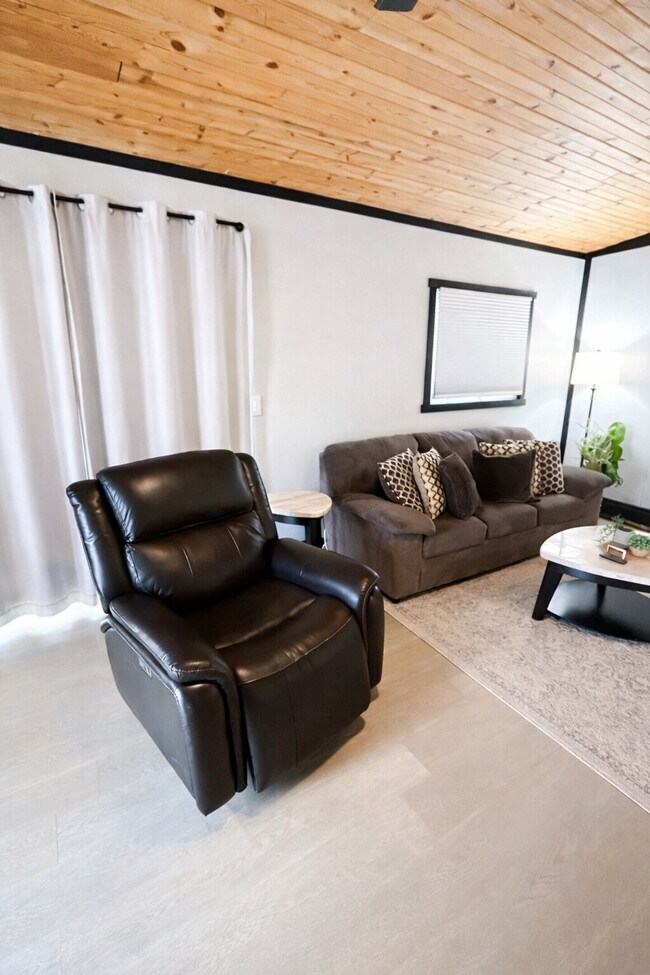 Building Photo - 14926 E 10 Mile Rd