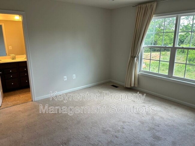 Building Photo - 213 Willowshire Ct