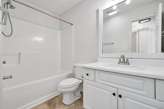 Building Photo - Freshly Painted! New Luxury Vinyl Plank Floors! Updated Lighting! Pool View Unit! Cape Cottages C...