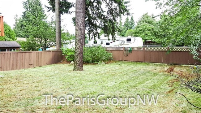 Building Photo - Super 2012 Shoreline Home – Upgrades, Wood Flrs, 3car Grg+++