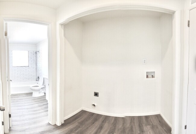 Building Photo - Layton 4-plex
