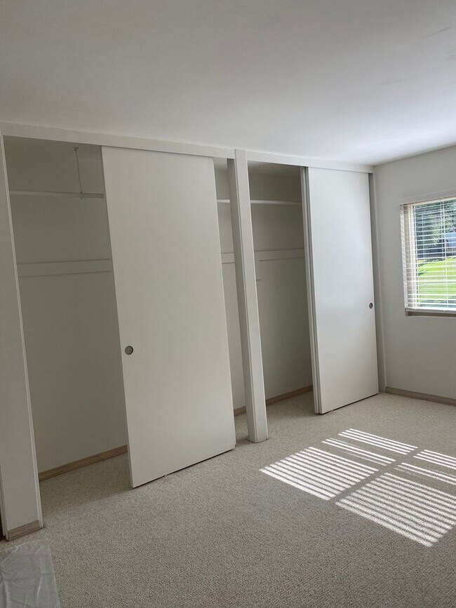 Building Photo - 5648 Slicers Cir