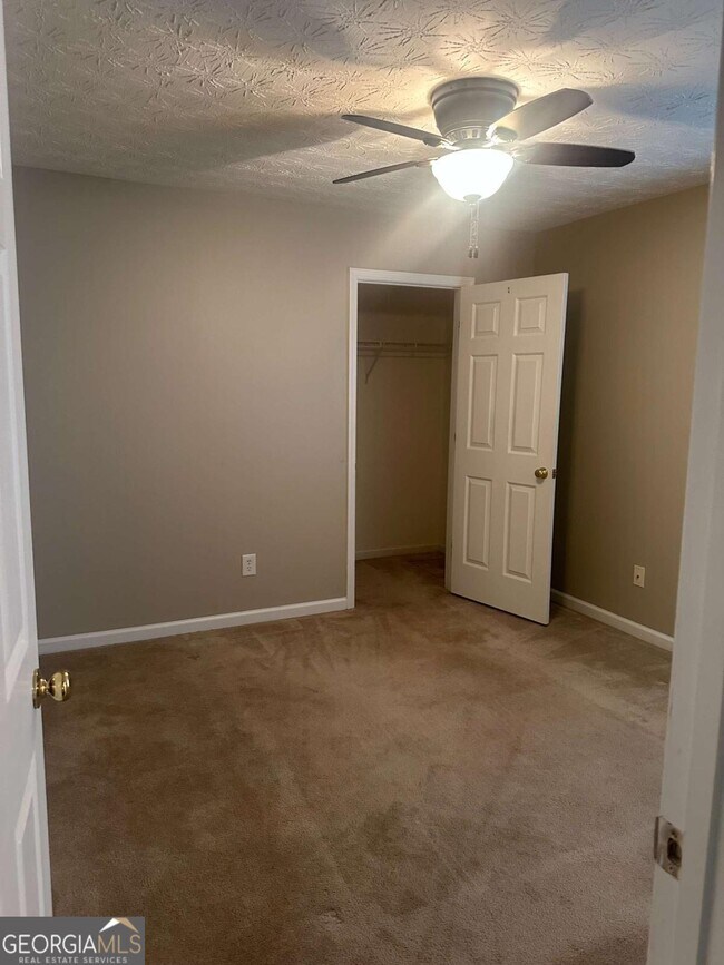 Building Photo - 4138 Deer Springs Way