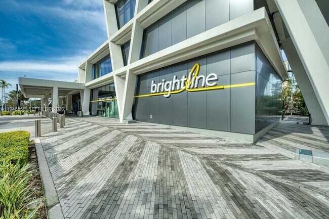 Building Photo - 252 City View Dr