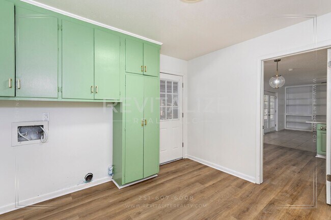 Building Photo - HALF-DEPOSIT SPECIAL! Spacious 4-Bed 2-Bath Brick Home in West Mobile