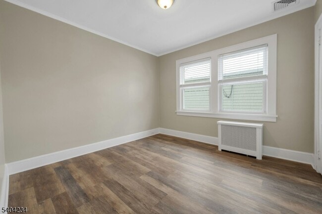 Building Photo - 5 Gates Ave