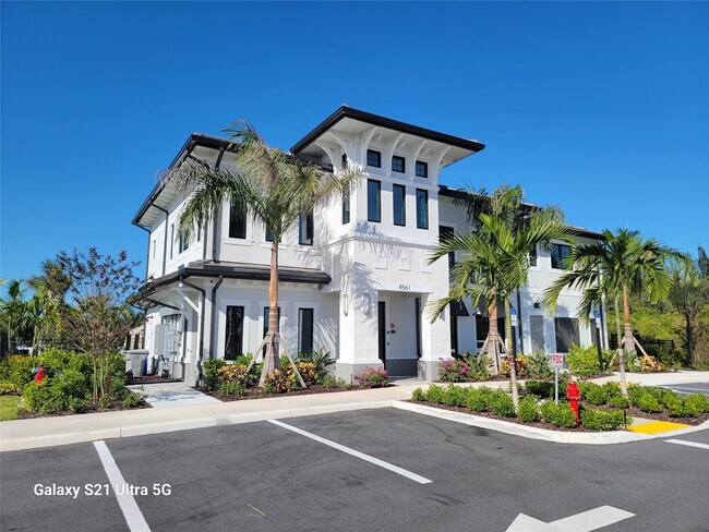 Building Photo - 8433 Beagle Ter