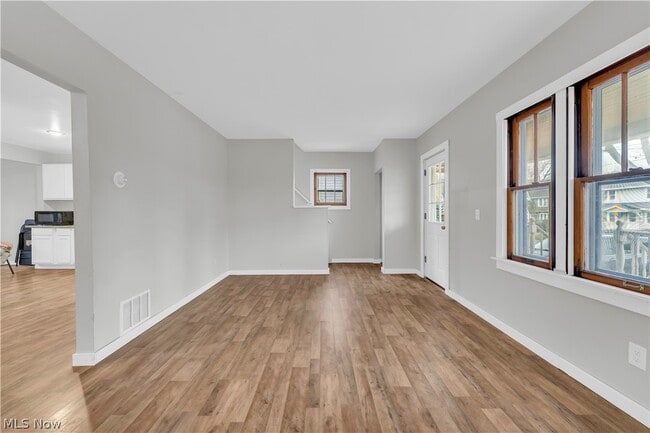 Building Photo - 485 E Archwood Ave