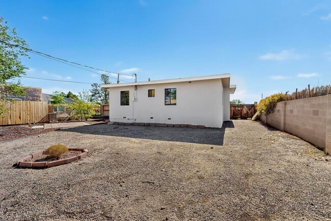 Building Photo - 165 Hilton Ave NW