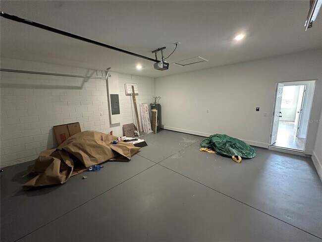 Building Photo - 1323 E Derby Dr