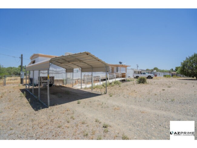 Building Photo - Escape to Comfort in this Stylish 2/1 Maye...