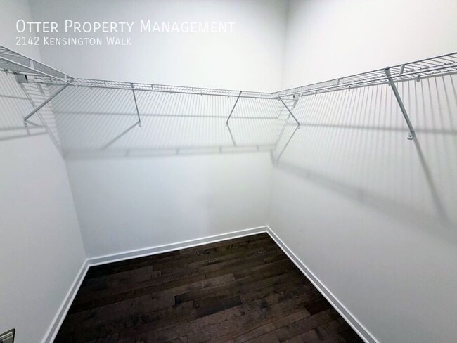 Building Photo - 2142 Kensington Walk