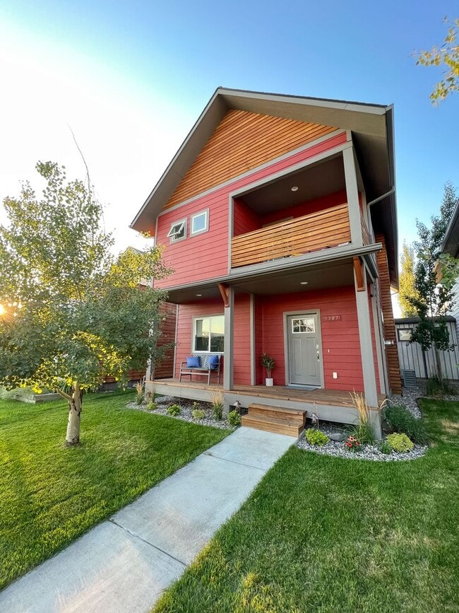 Building Photo - Charming Downtown Retreat: A Unique Blend of Urban Living and Montana Charm in Bozeman