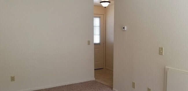 Building Photo - Town Home For Rent in Carson City