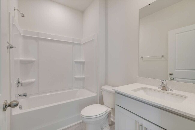 Building Photo - "Spacious 5-Bedroom Haven in Fuquay-Varina!"