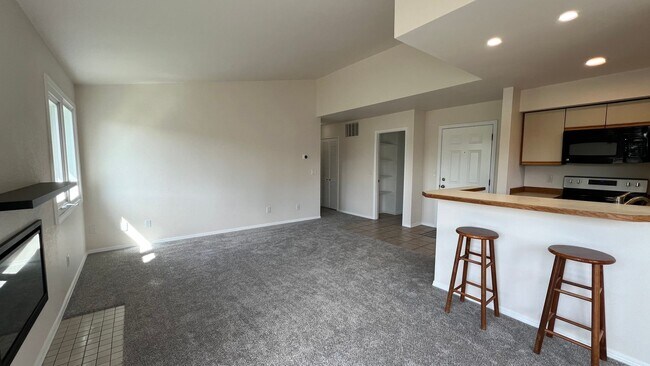 Building Photo - Lake Hood views!  (2) Bed / (2) Bath Condo...