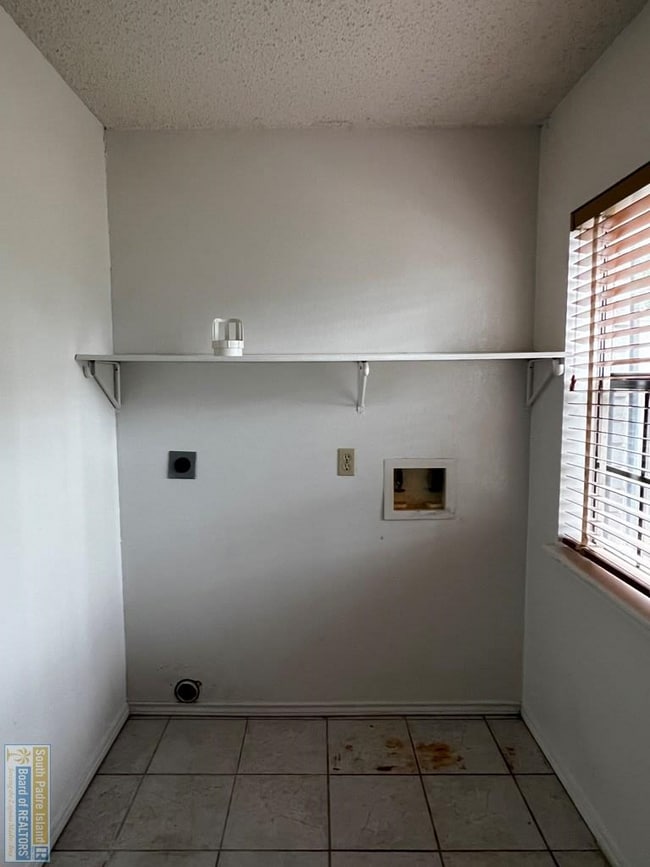 Building Photo - 1547 Guadalajara Ave