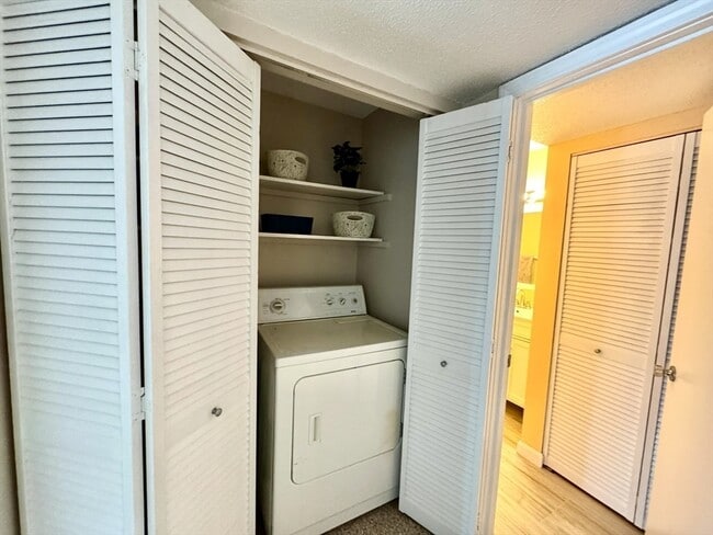 Building Photo - 18 Walden Dr