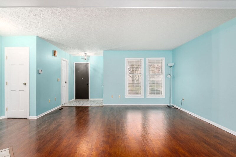 Building Photo - 5884 Parkbridge Ln