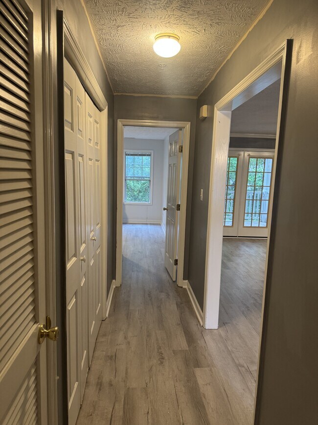 Building Photo - 320 Bubble Creek Ct