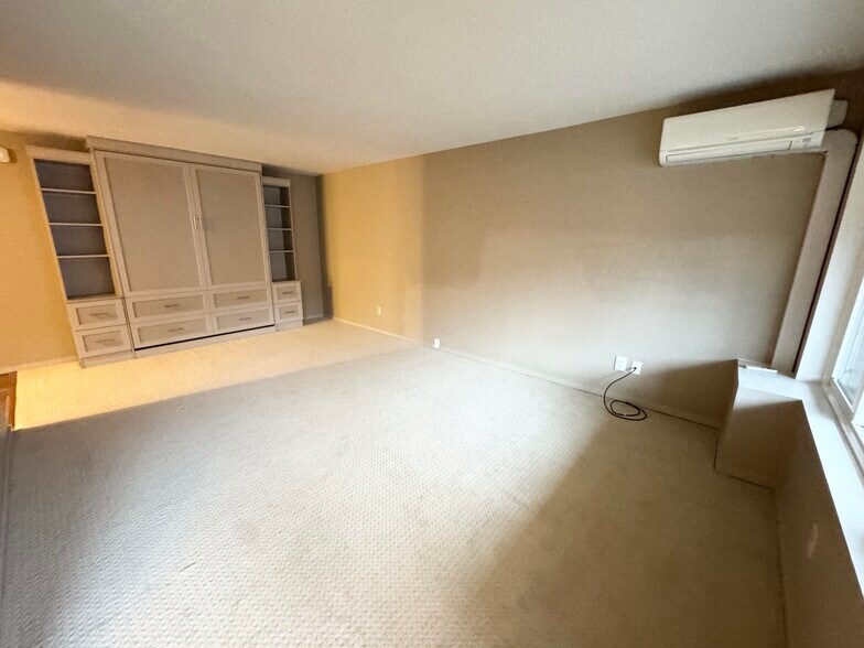 Building Photo - 7001 Sand Point Way NE