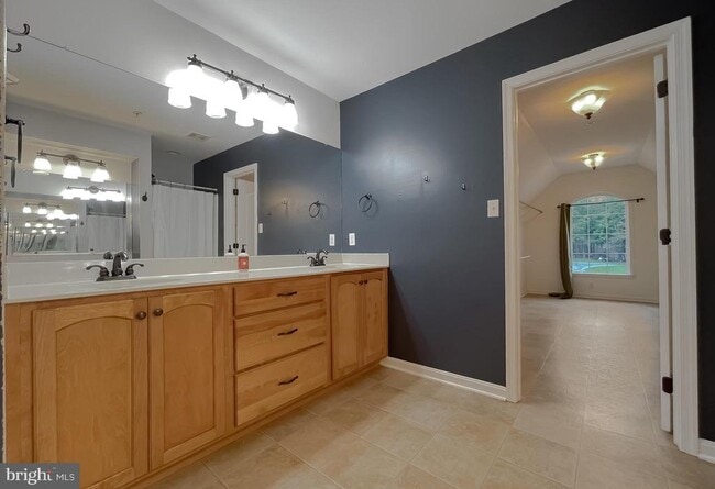 Building Photo - 46230 Sylvan Ct