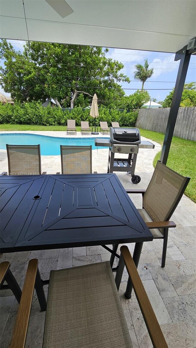 Building Photo - 1001 SE 14th Dr