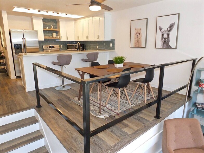 Building Photo - 8124 Marina Pacifica Dr N