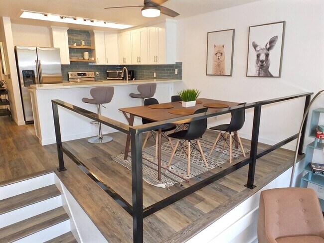 Building Photo - 8124 Marina Pacifica Dr N