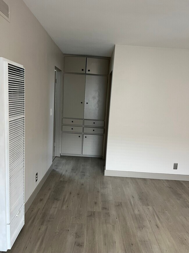 Building Photo - 519 Linwood Ave