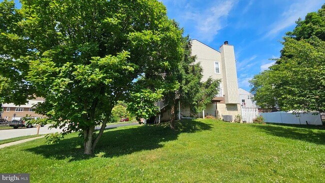 Building Photo - 117 Hamlet Dr