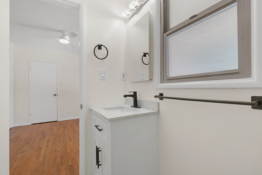 Building Photo - 4850 Excelente Dr