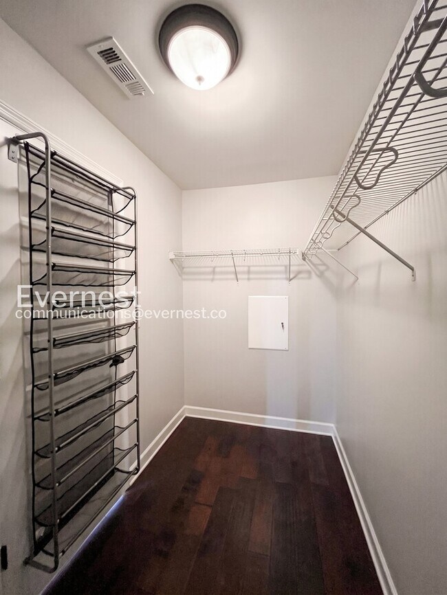 Building Photo - 1828 Wild Oaks Ct