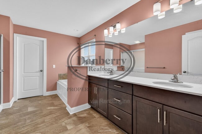 Building Photo - 24989 Reddington Ct