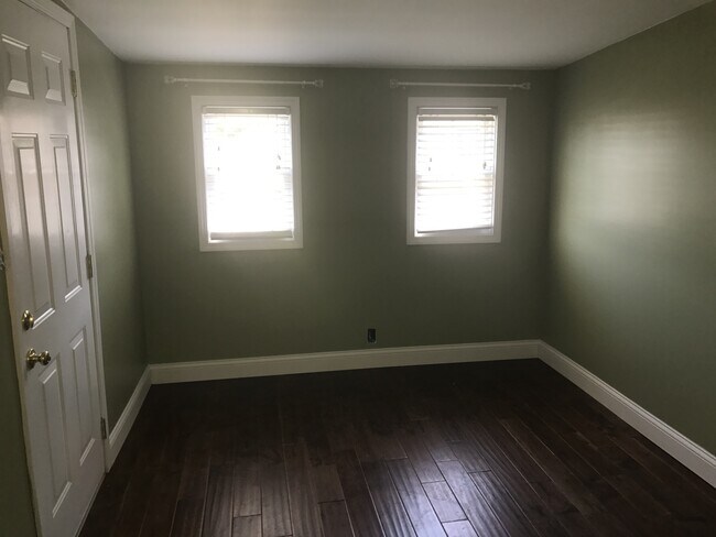 Building Photo - Beautiful renovated home