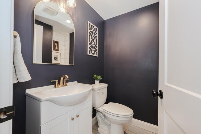 Building Photo - 395 Critchett Rd