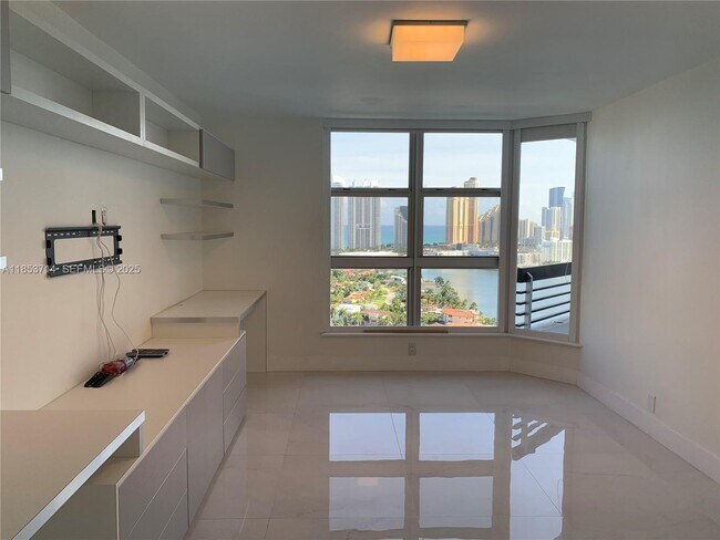 Building Photo - 19101 Mystic Pointe Dr