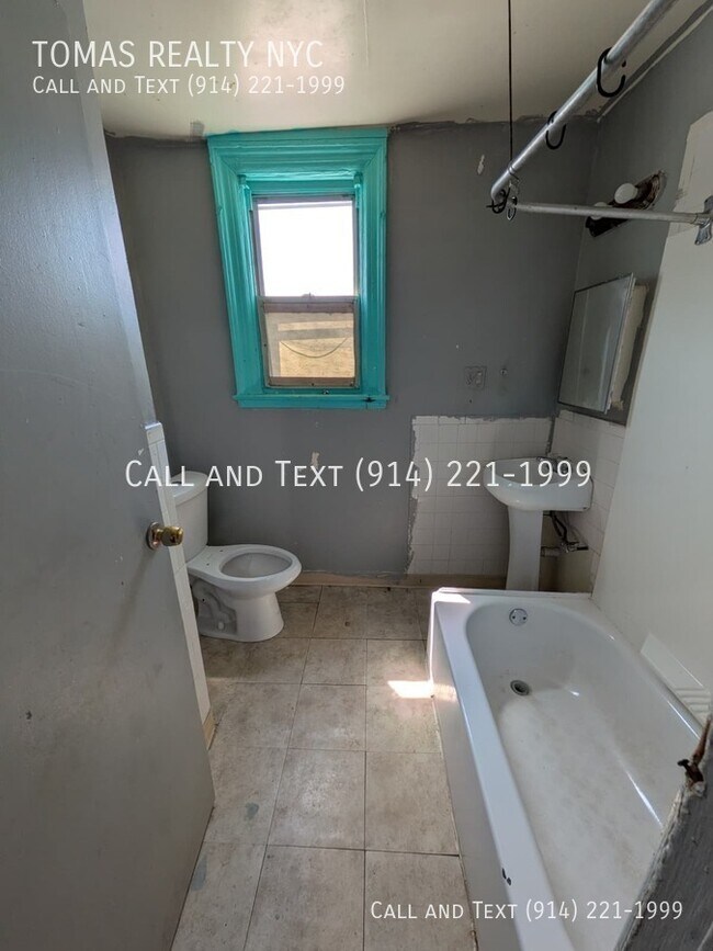 Building Photo - 153 McLean Ave